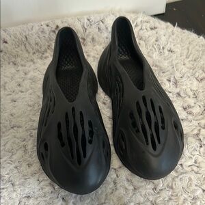 Black Slip-On Foam Shoes
